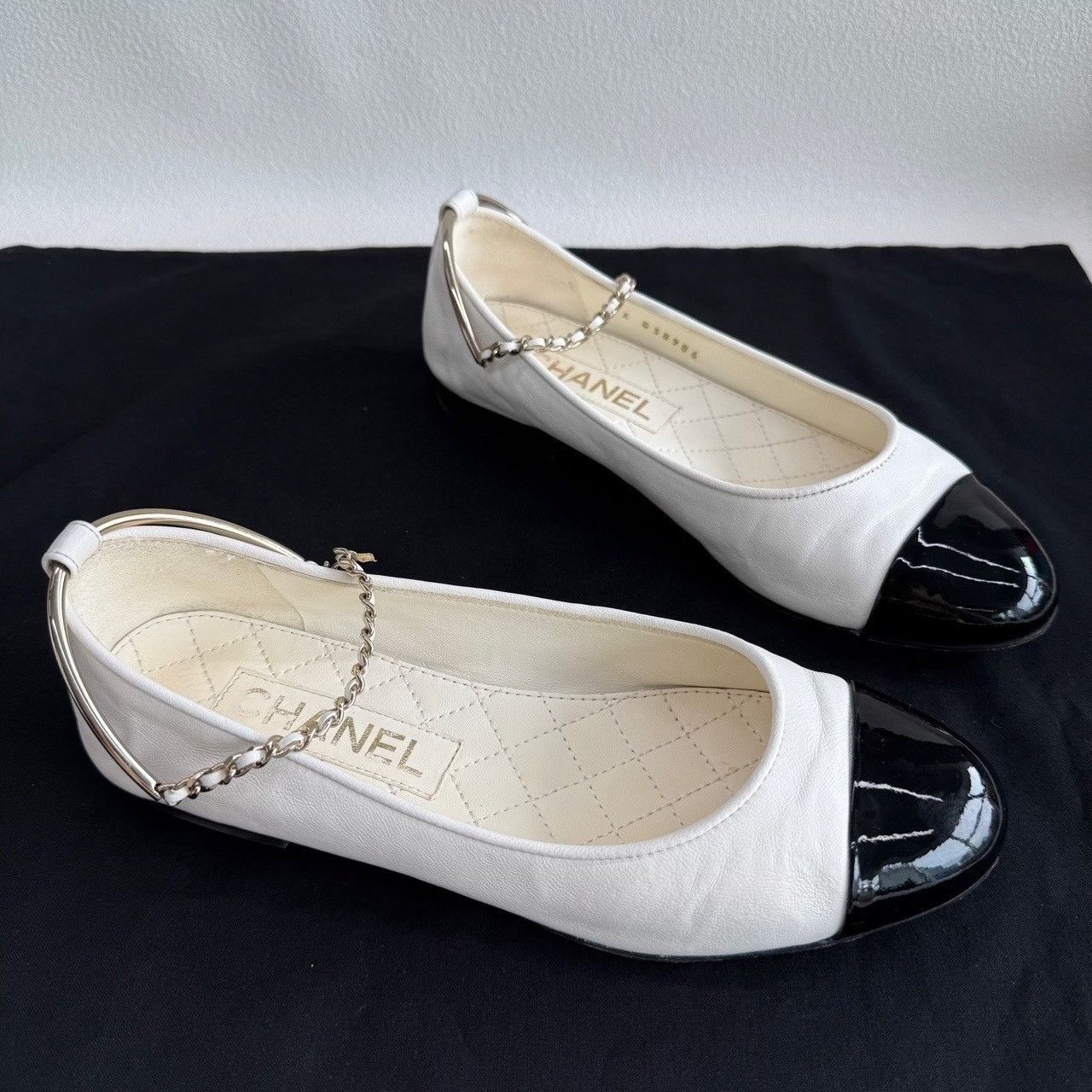 Chanel Chanel Camellia Chain Ballet Flats Size 35.5 Size US 4.5 / IT 34.5 - 4 Thumbnail