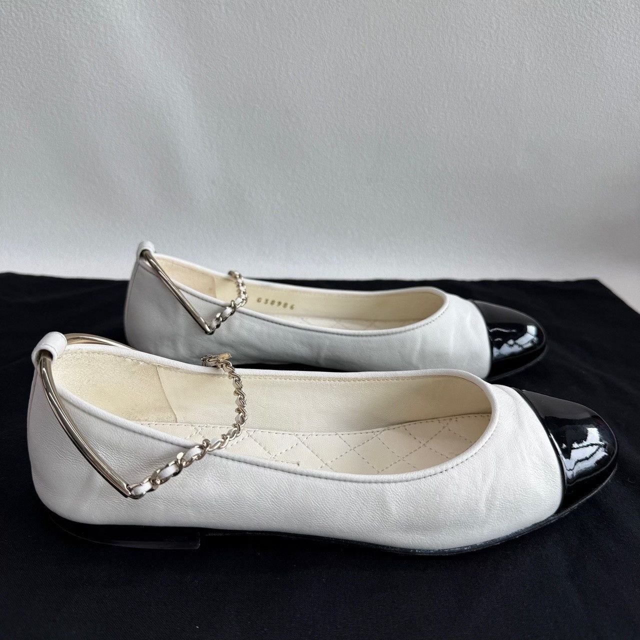 Chanel Chanel Camellia Chain Ballet Flats Size 35.5 Size US 4.5 / IT 34.5 - 5 Thumbnail