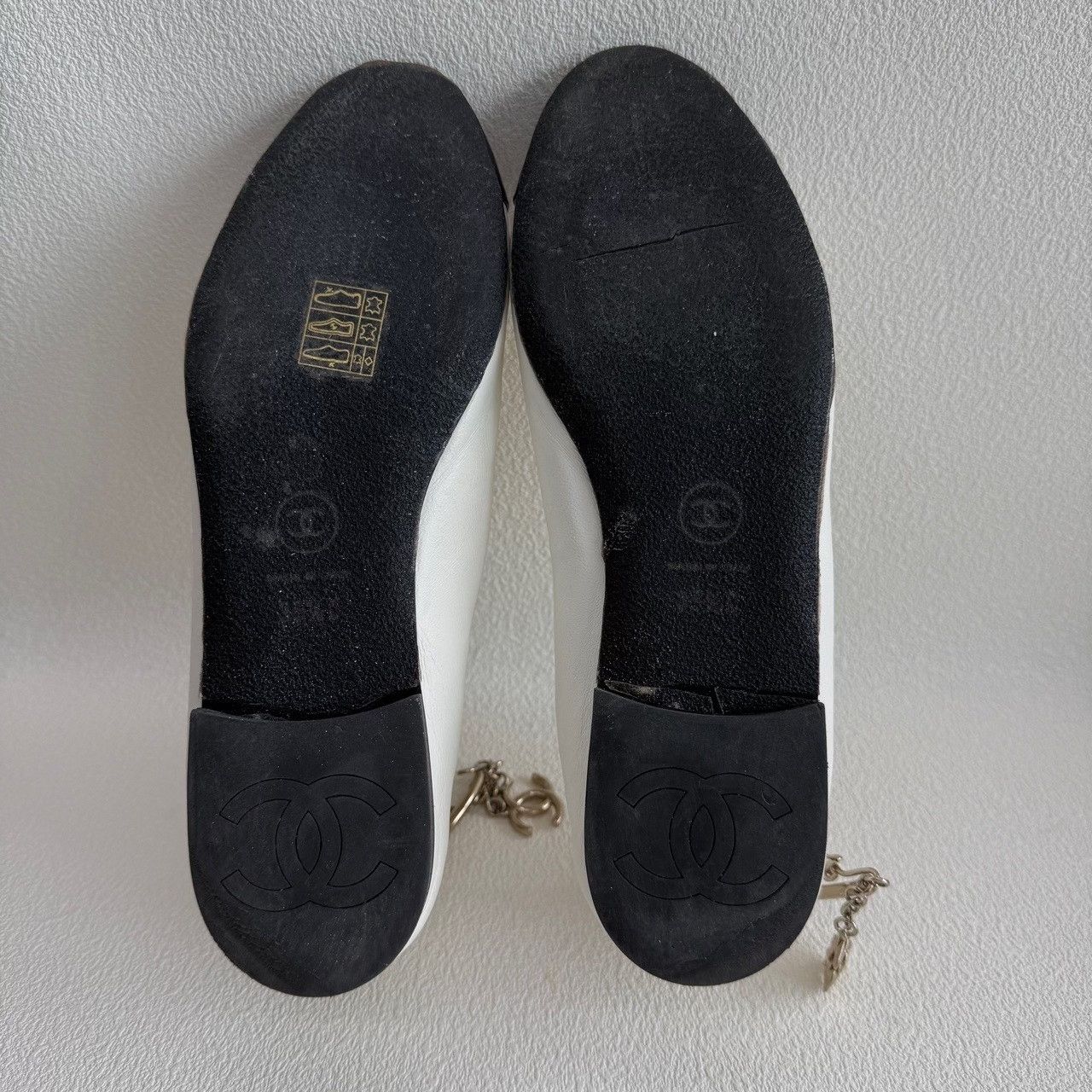 Chanel Chanel Camellia Chain Ballet Flats Size 35.5 Size US 4.5 / IT 34.5 - 8 Thumbnail