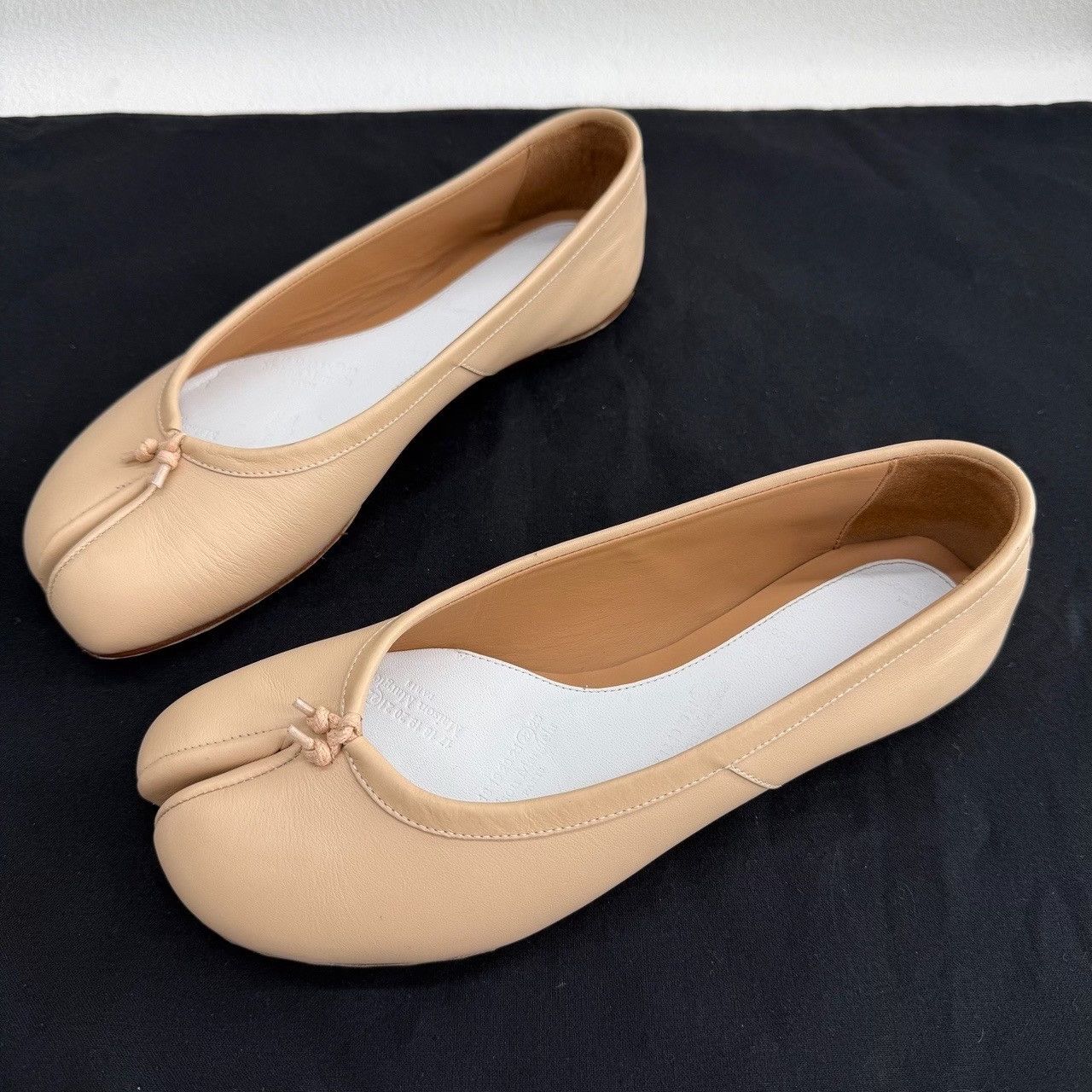Maison Margiela Maison Margiela Beige Tabi Ballet Flats Size 35 Size US 5 / IT 35 - 2 Thumbnail