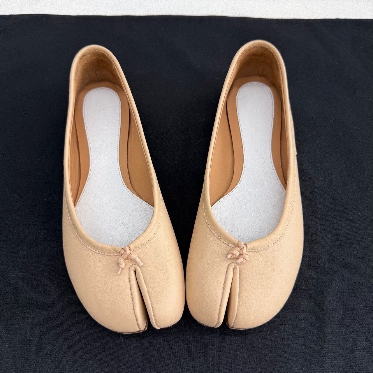Maison Margiela Maison Margiela Beige Tabi Ballet Flats Size 35 Size US 5 / IT 35 - 10 Thumbnail