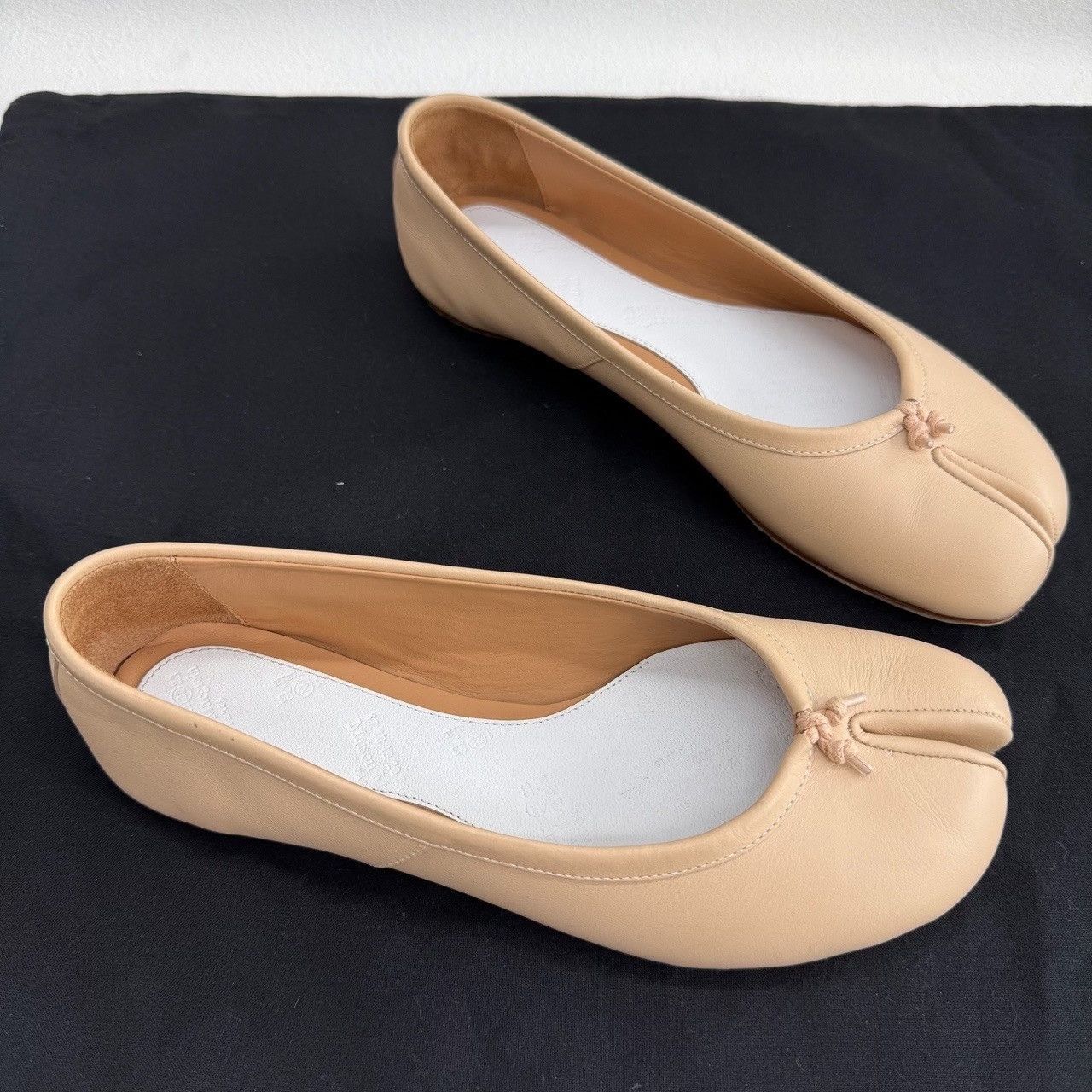 Maison Margiela Maison Margiela Beige Tabi Ballet Flats Size 35 Size US 5 / IT 35 - 4 Thumbnail