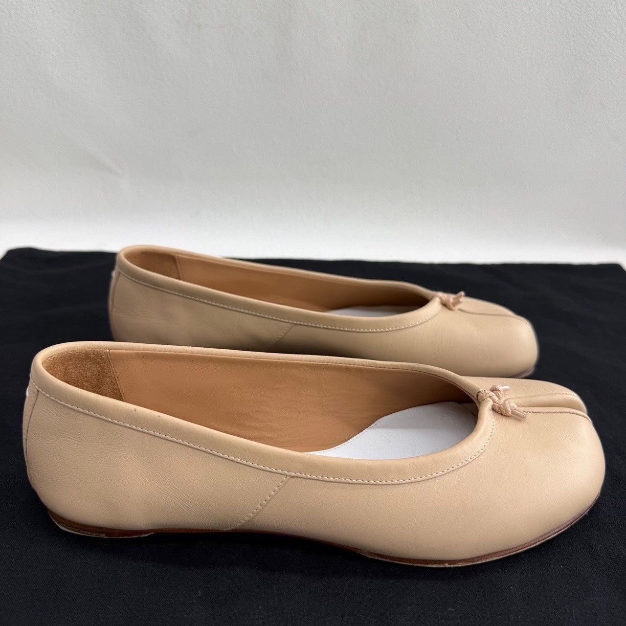 Maison Margiela Maison Margiela Beige Tabi Ballet Flats Size 35 Size US 5 / IT 35 - 5 Thumbnail