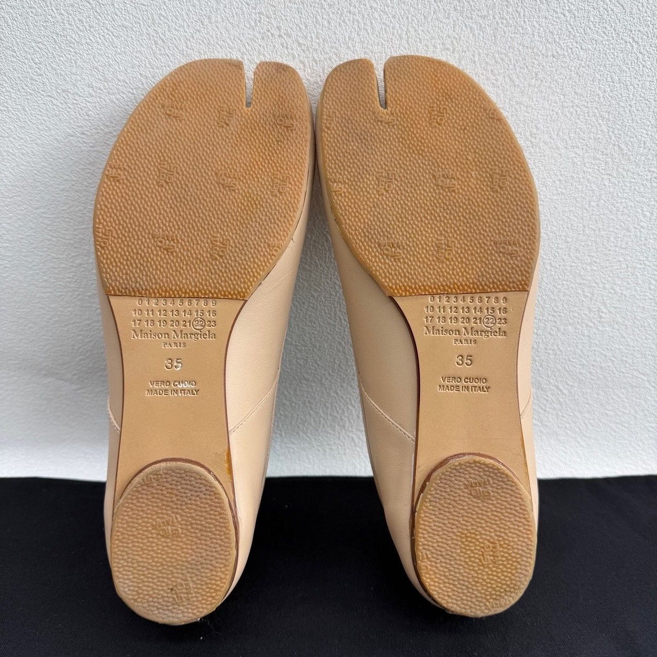 Maison Margiela Maison Margiela Beige Tabi Ballet Flats Size 35 Size US 5 / IT 35 - 8 Thumbnail
