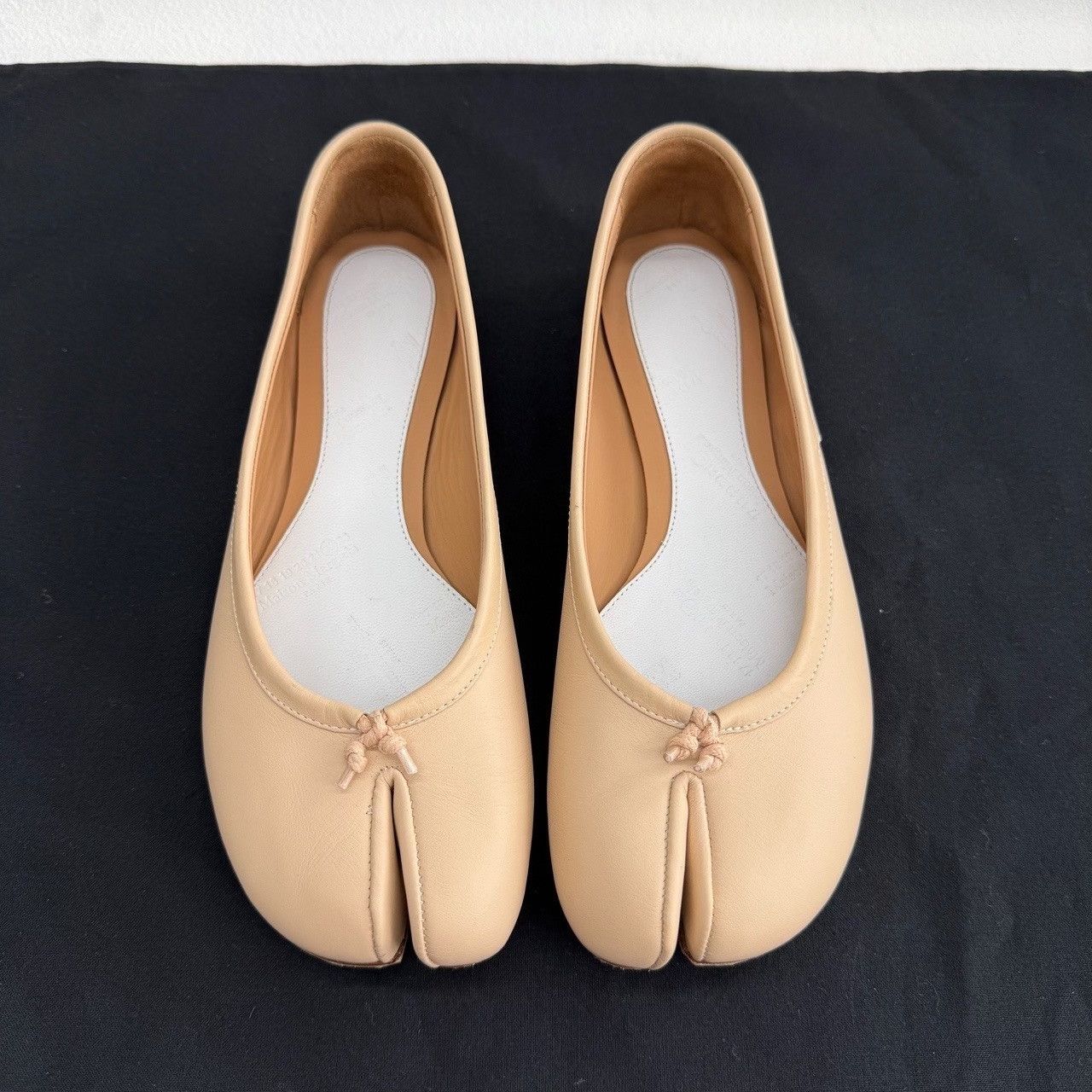 Maison Margiela Maison Margiela Beige Tabi Ballet Flats Size 35 Size US 5 / IT 35 - 3 Thumbnail