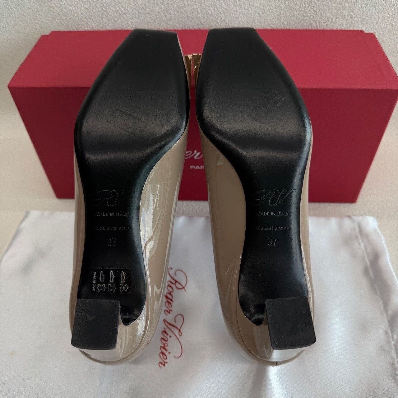 Roger Vivier Roger Vivier Patent Leather Pumps Size 37 Size US 7 / IT 37 - 9 Thumbnail
