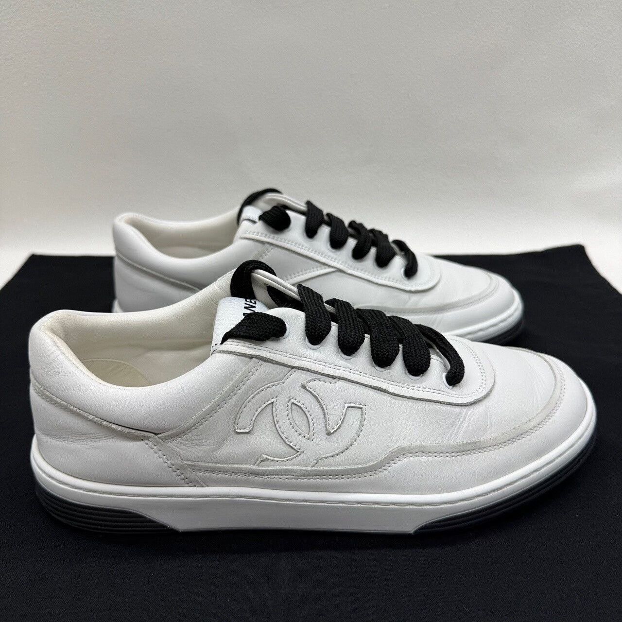 Chanel Chanel Leather CC Logo Low-Top Sneakers Size 38.5 Size US 8.5 / IT 38.5 - 5 Thumbnail
