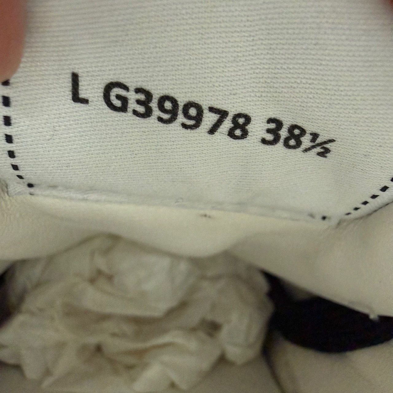Chanel Chanel Leather CC Logo Low-Top Sneakers Size 38.5 Size US 8.5 / IT 38.5 - 8 Thumbnail