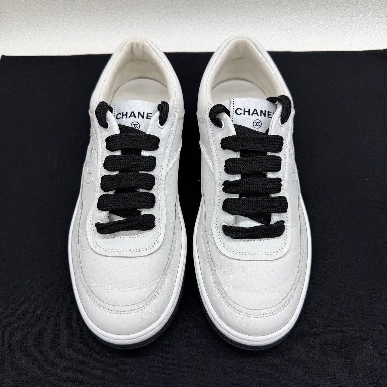 Chanel Chanel Leather CC Logo Low-Top Sneakers Size 38.5 Size US 8.5 / IT 38.5 - 3 Thumbnail