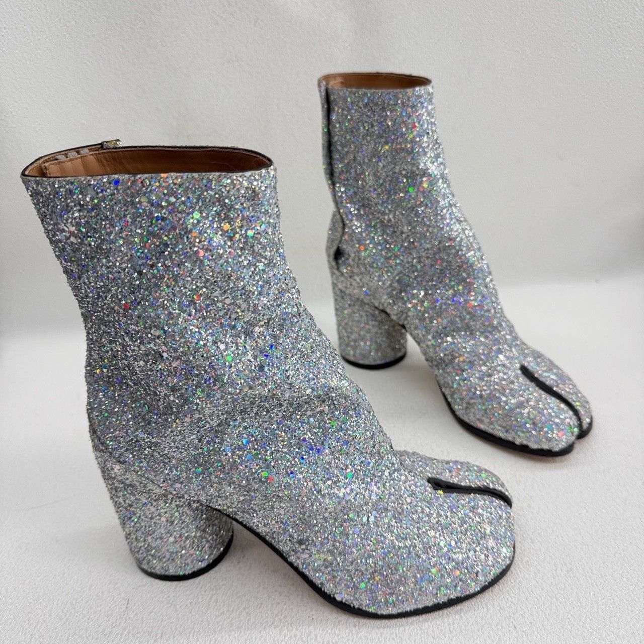 Maison Margiela Maison Margiela Silver Glitter Tabi Boots Size 36 Size US 6 / IT 36 - 4 Thumbnail