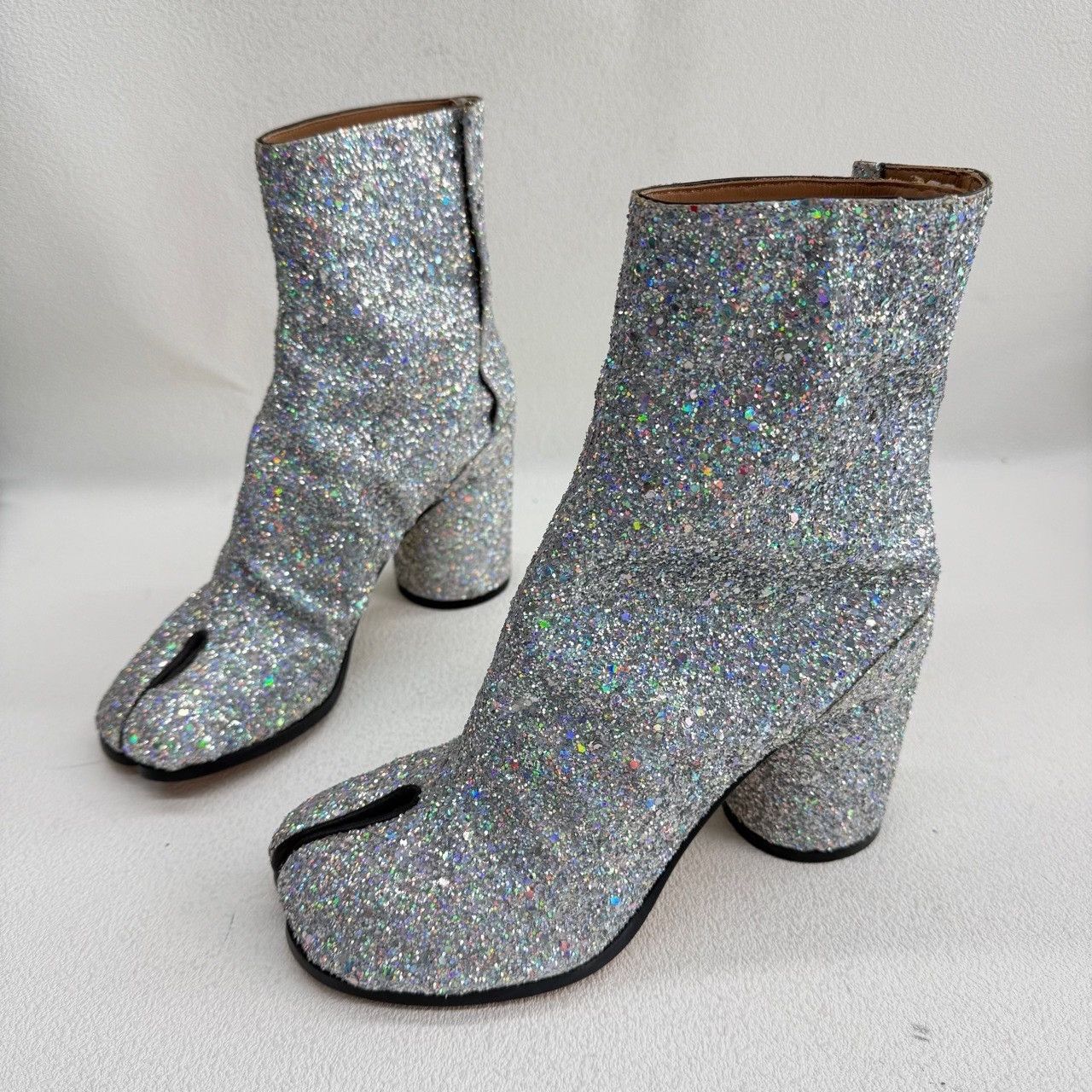 Maison Margiela Maison Margiela Silver Glitter Tabi Boots Size 36 Size US 6 / IT 36 - 2 Thumbnail