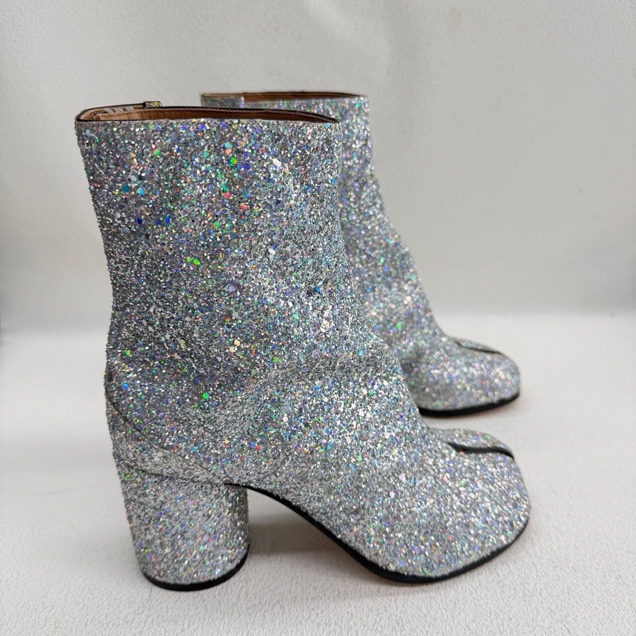 Maison Margiela Maison Margiela Silver Glitter Tabi Boots Size 36 Size US 6 / IT 36 - 5 Thumbnail