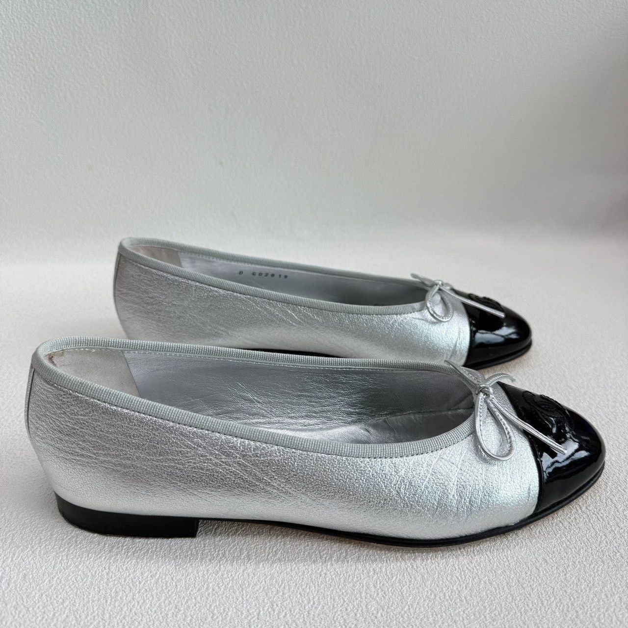 Chanel Chanel Silver & Black Ballet Flats Size 38.5 Size US 8.5 / IT 38.5 - 5 Thumbnail