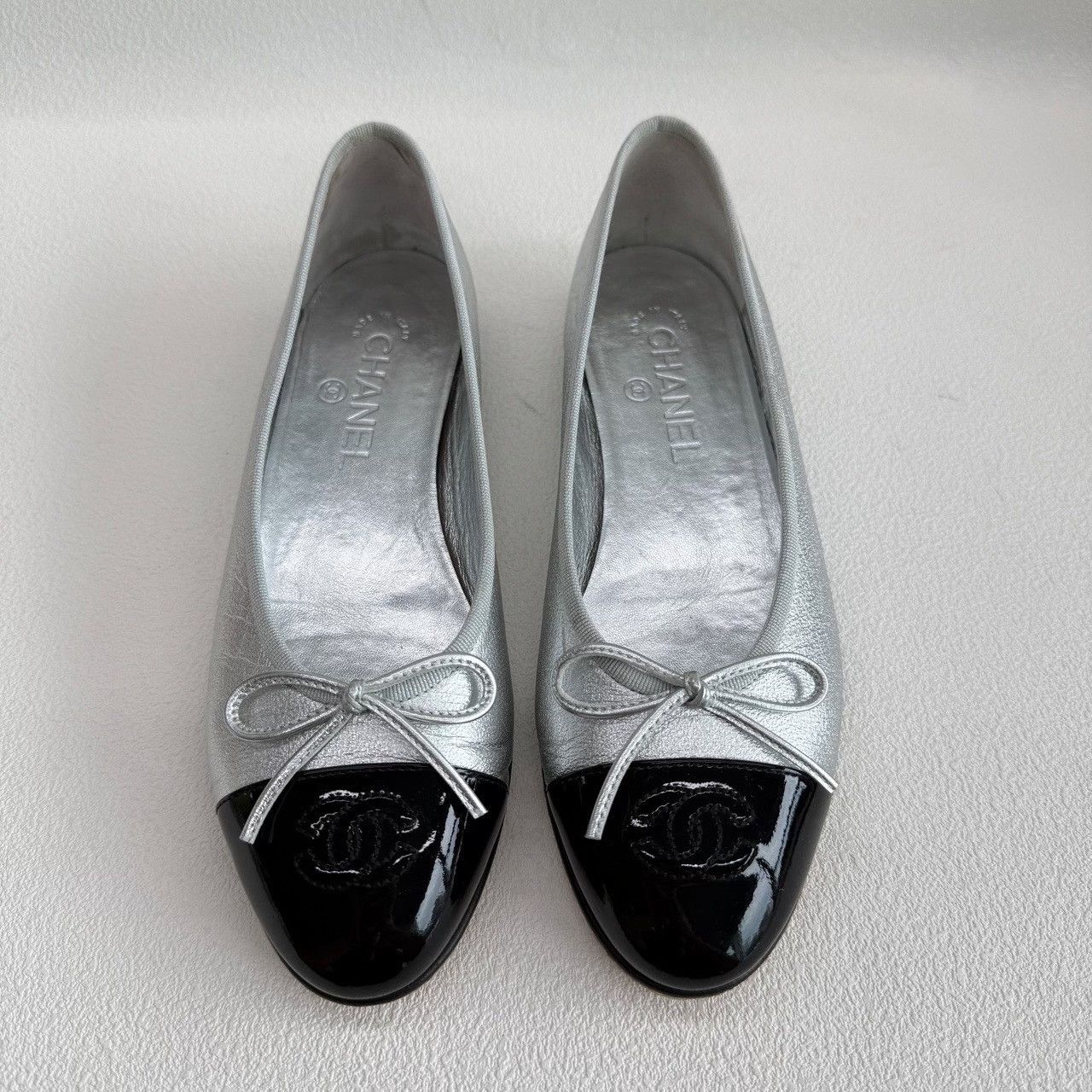 Chanel Chanel Silver & Black Ballet Flats Size 38.5 Size US 8.5 / IT 38.5 - 3 Thumbnail