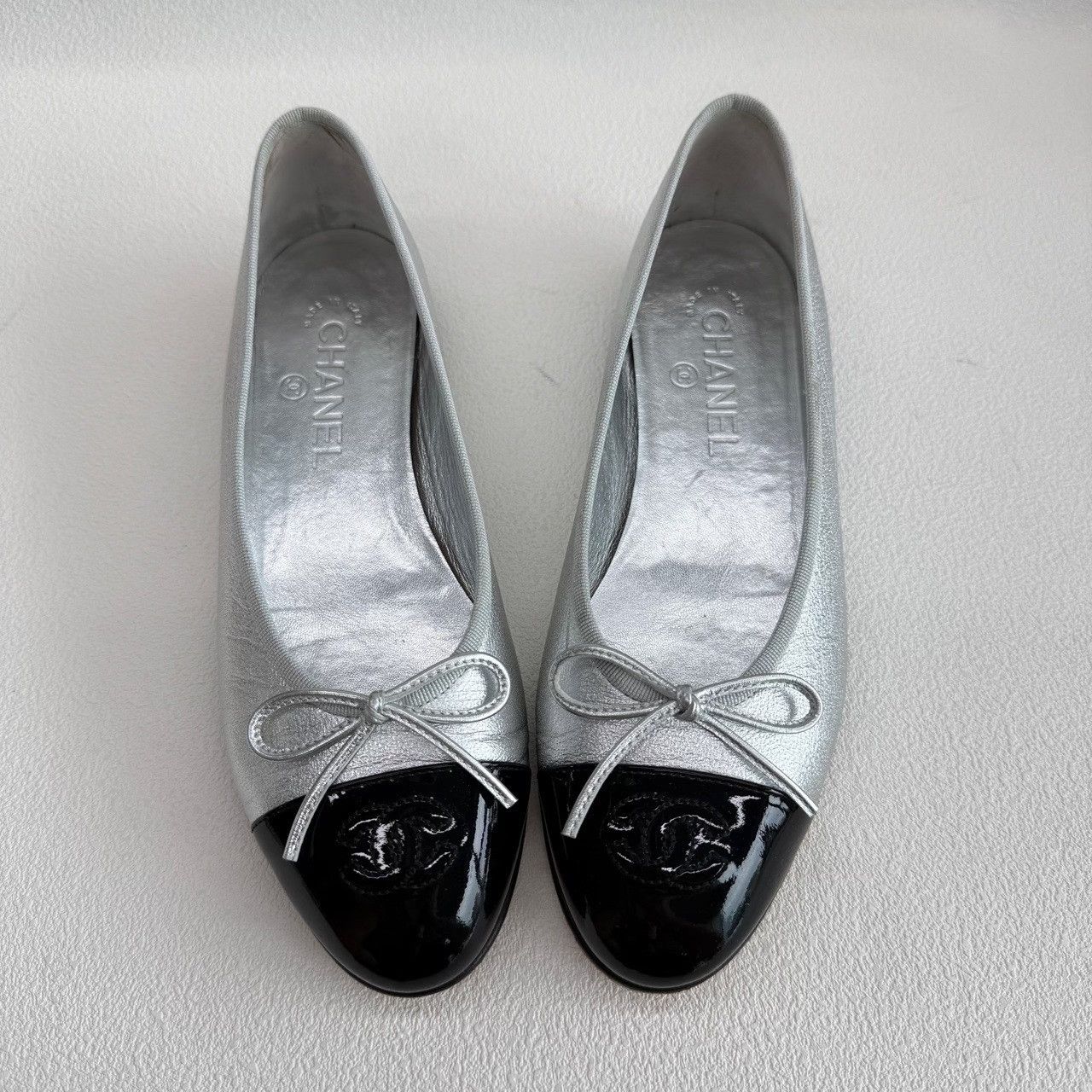 Chanel Chanel Silver & Black Ballet Flats Size 38.5 Size US 8.5 / IT 38.5 - 10 Thumbnail