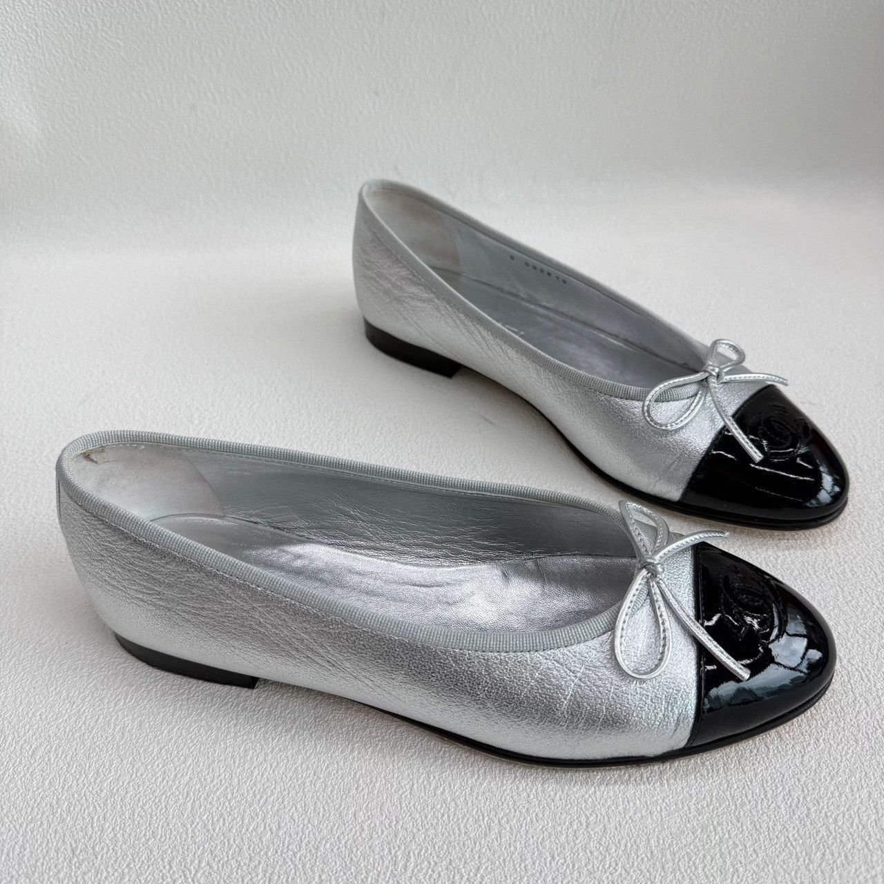 Chanel Chanel Silver & Black Ballet Flats Size 38.5 Size US 8.5 / IT 38.5 - 4 Thumbnail
