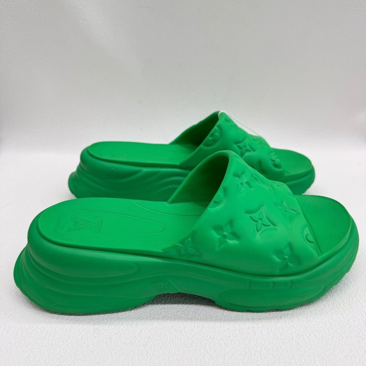Louis Vuitton Louis Vuitton Monogram Pool Slide Sandals Size 38 Size US 8 / IT 38 - 5 Thumbnail