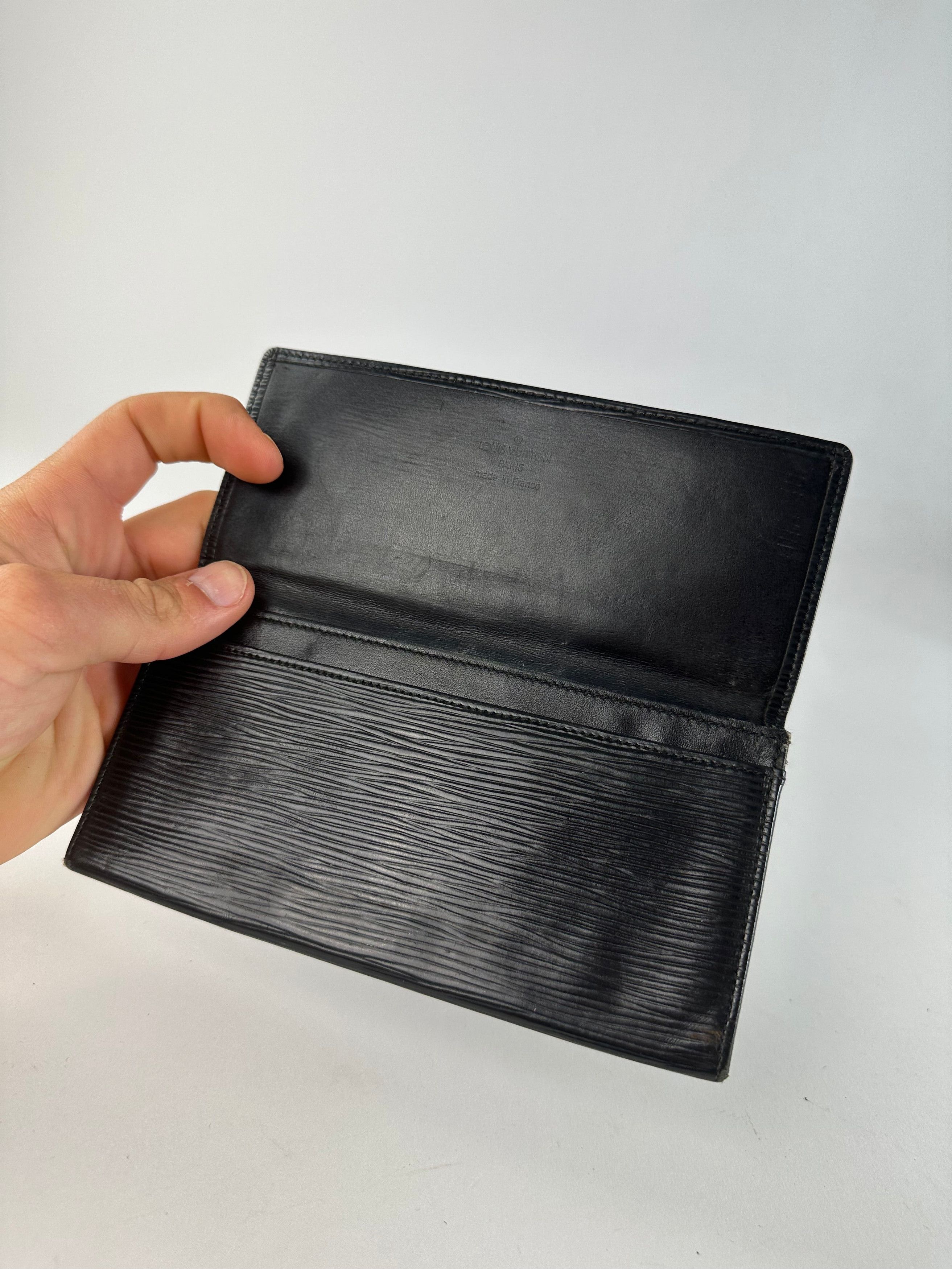 Louis Vuitton Vintage Epi Leather Wallet Y2K Black Silver Size ONE SIZE - 3 Thumbnail