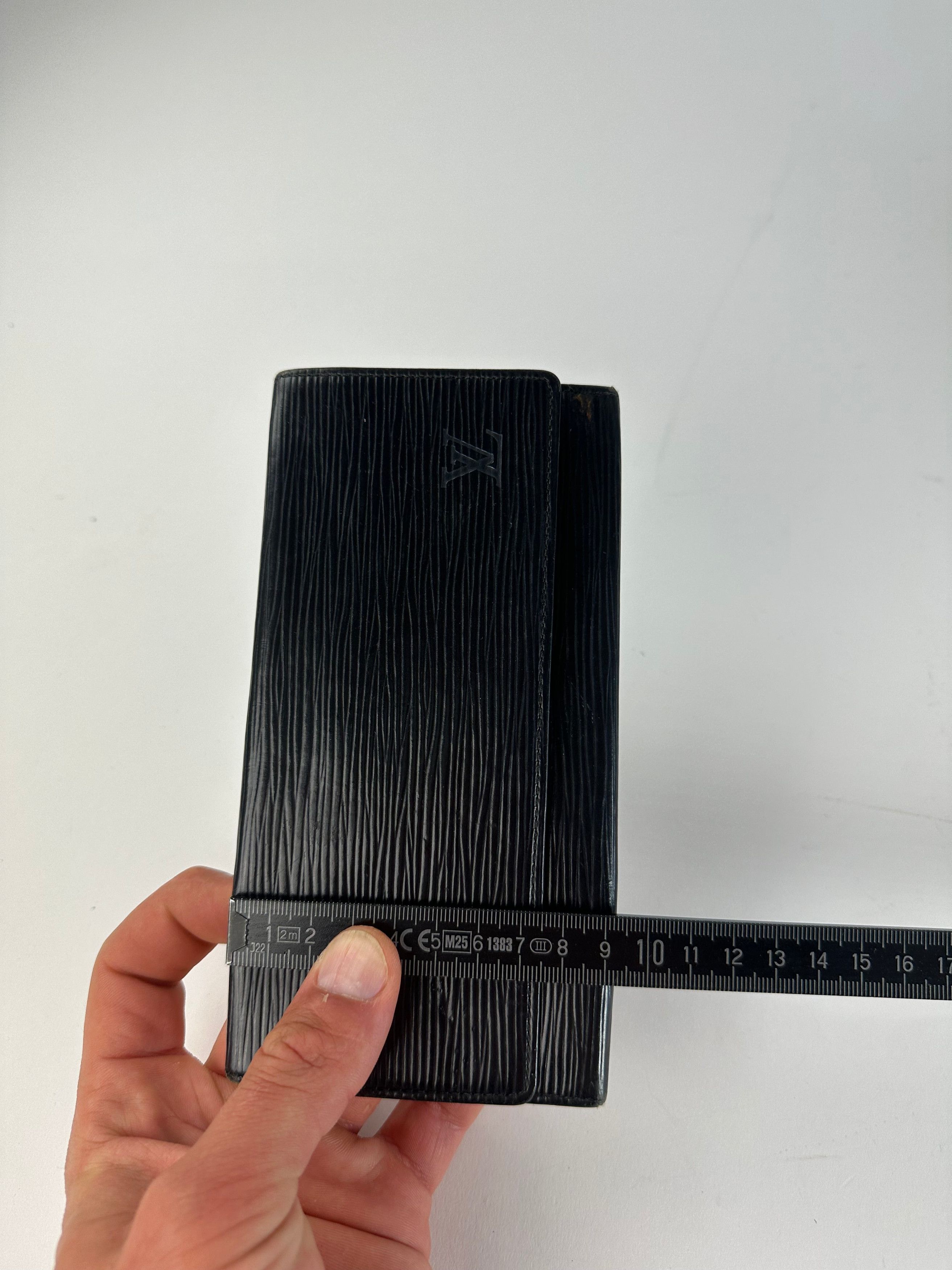 Louis Vuitton Vintage Epi Leather Wallet Y2K Black Silver Size ONE SIZE - 11 Thumbnail