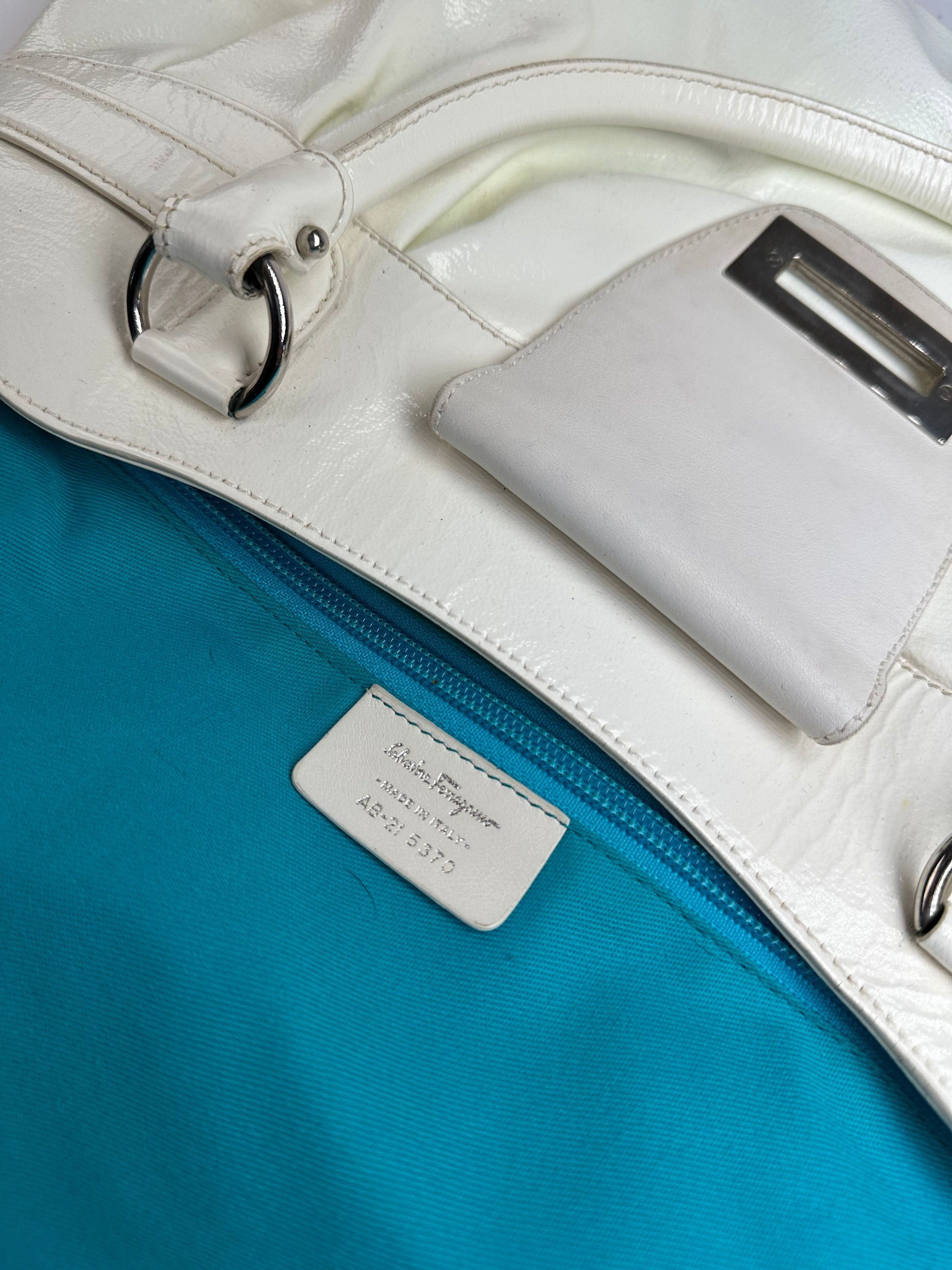 Salvatore Ferragamo Vintage Ferragamo Grained Leather Shoulder Bag White Silver Size ONE SIZE - 4 Thumbnail