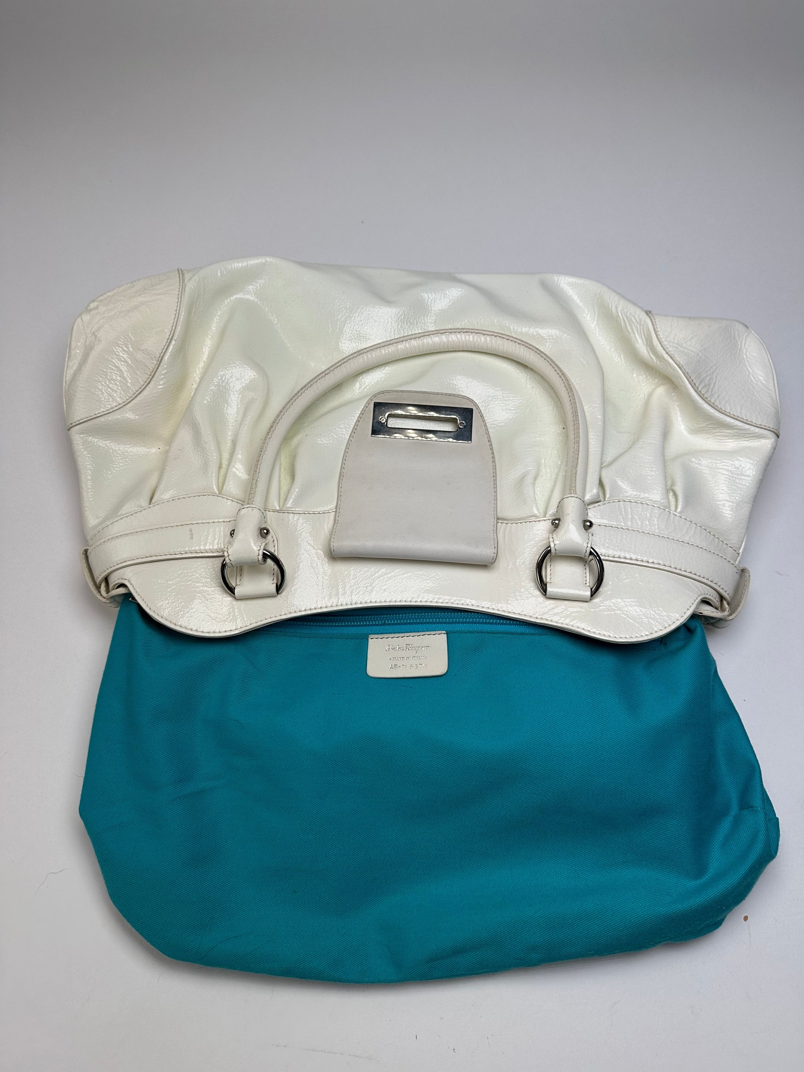Salvatore Ferragamo Vintage Ferragamo Grained Leather Shoulder Bag White Silver Size ONE SIZE - 3 Thumbnail