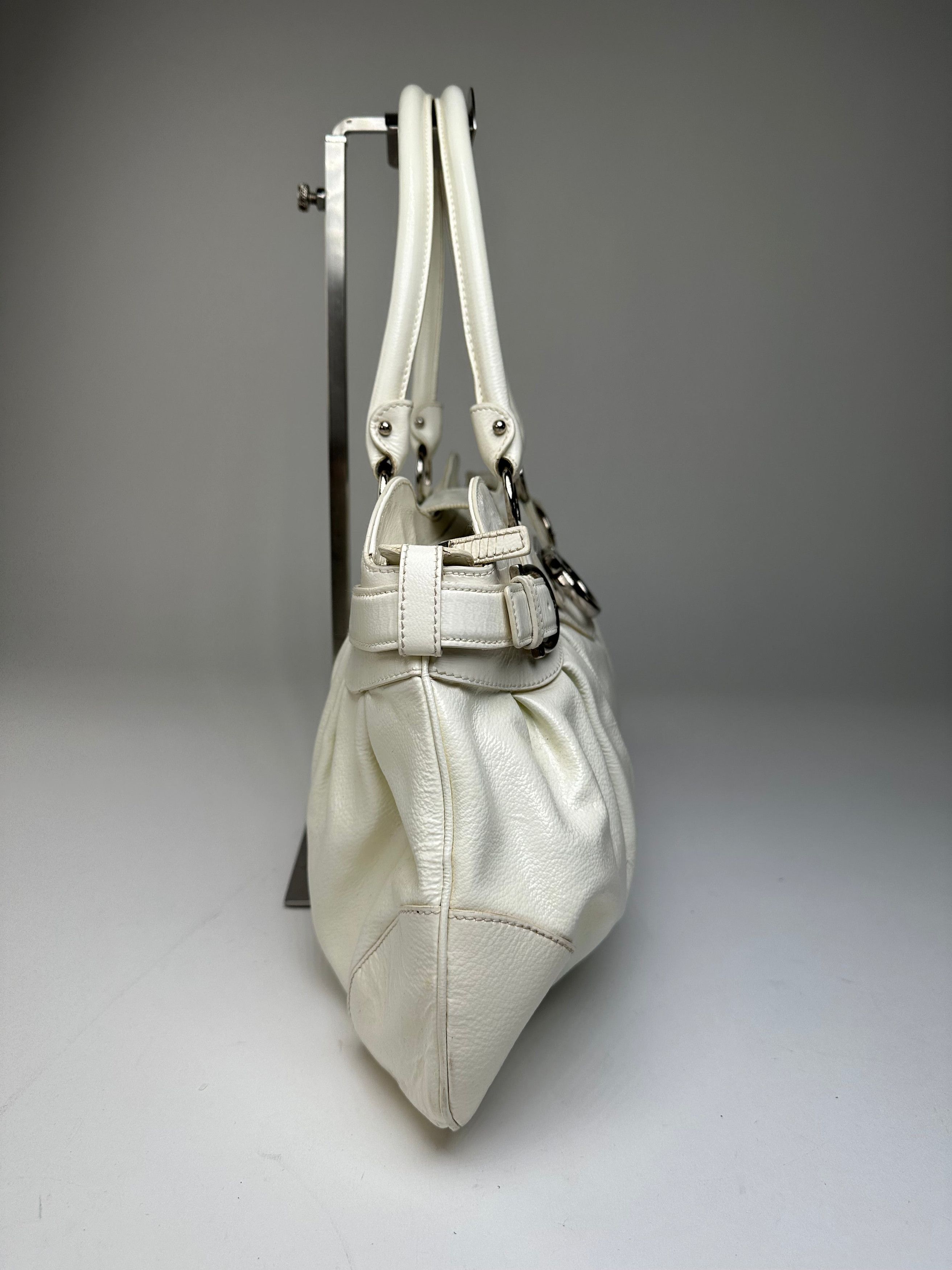 Salvatore Ferragamo Vintage Ferragamo Grained Leather Shoulder Bag White Silver Size ONE SIZE - 7 Thumbnail