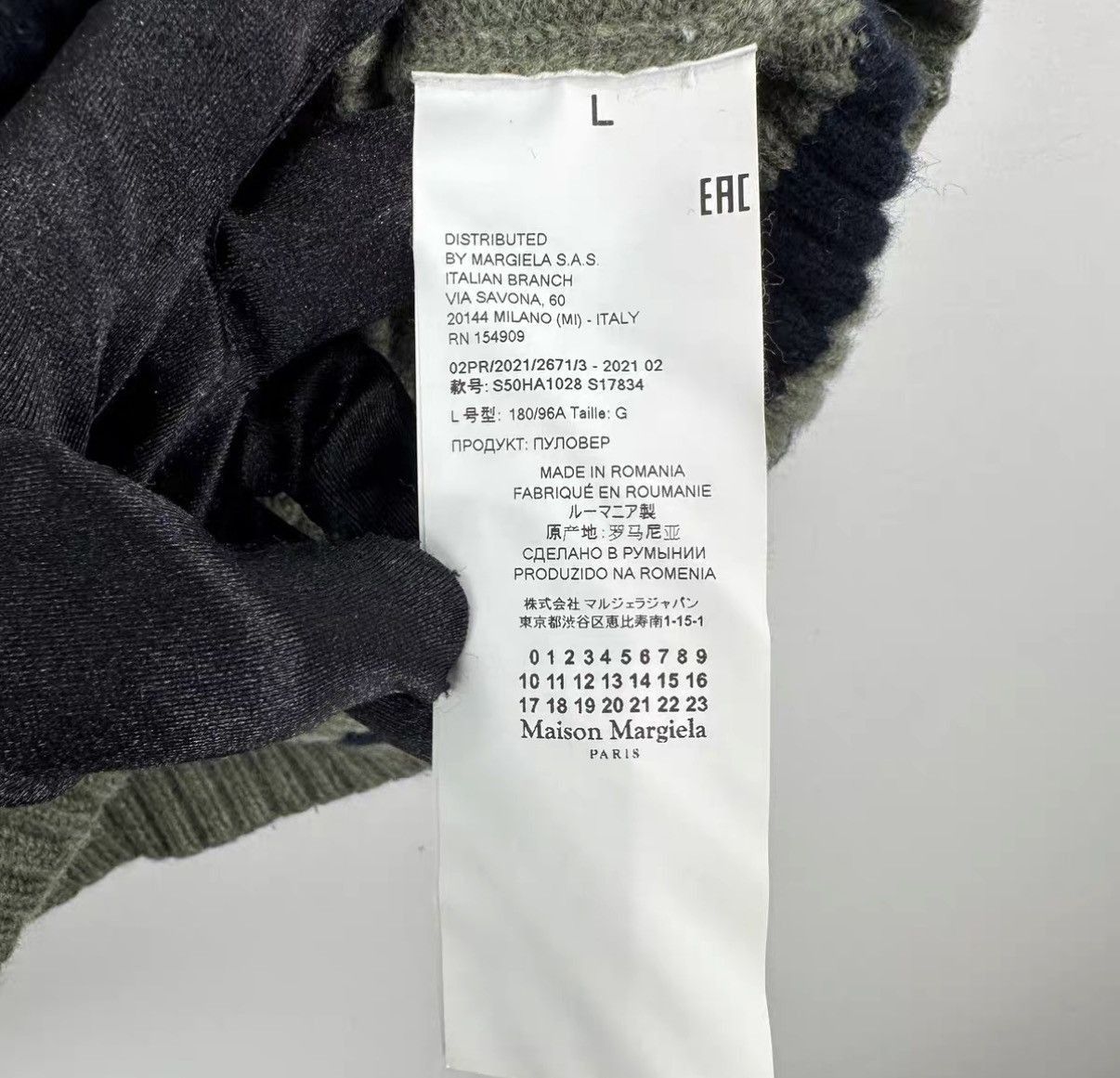 Maison Margiela Elegant V-Neck Wool Vest in Green Size US L / EU 52-54 / 3 - 2 Thumbnail
