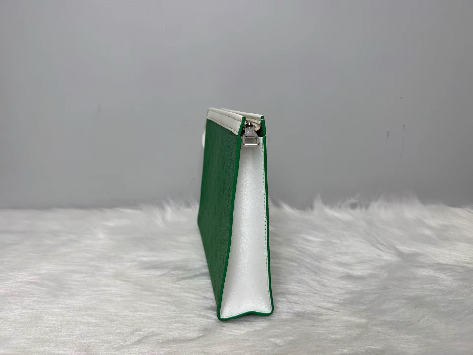 Louis Vuitton Avocado Green Clutch Bag Size ONE SIZE - 5 Thumbnail