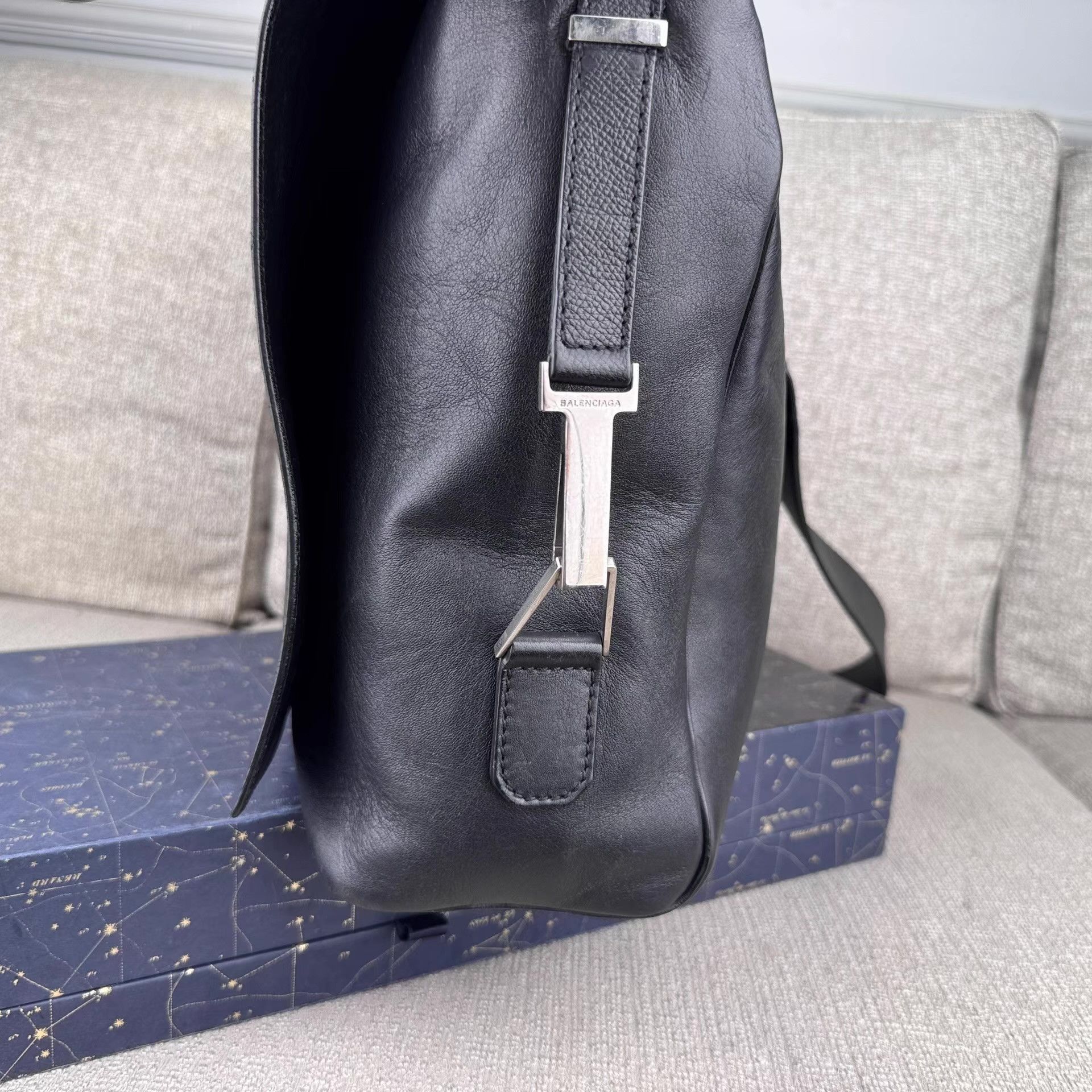Balenciaga Genuine Leather Flap Messenger Crossbody Bag Size ONE SIZE - 7 Thumbnail