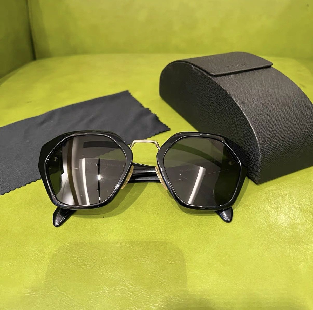 Prada Unique Irregular Sunglasses in Black Size ONE SIZE - 2 Thumbnail