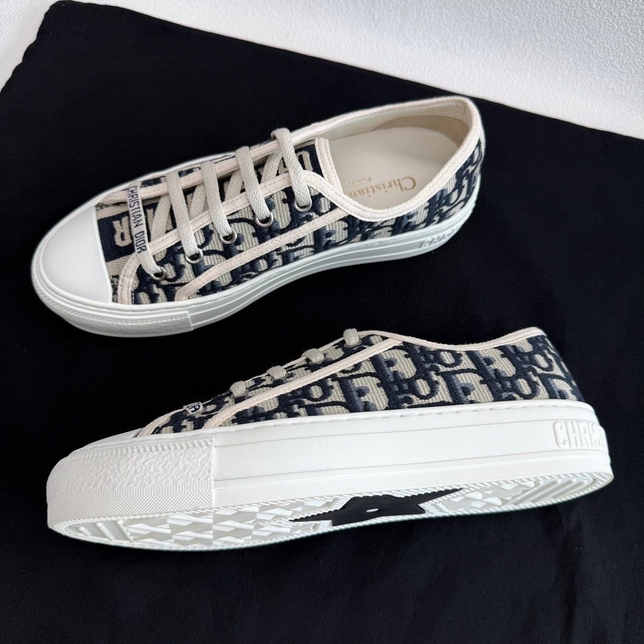 Dior Dior Walk'n'Dior Oblique Low-Top Sneakers Size 36.5 Size US 6.5 / IT 36.5 - 9 Thumbnail