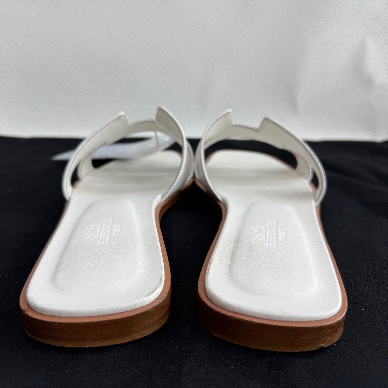 Hermes Hermes White Oran Sandals Size 37 Size US 7 / IT 37 - 6 Thumbnail