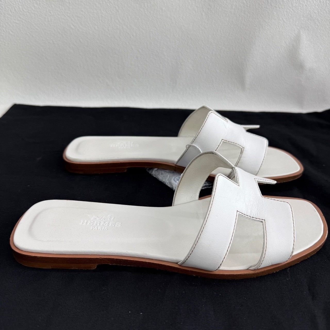 Hermes Hermes White Oran Sandals Size 37 Size US 7 / IT 37 - 5 Thumbnail