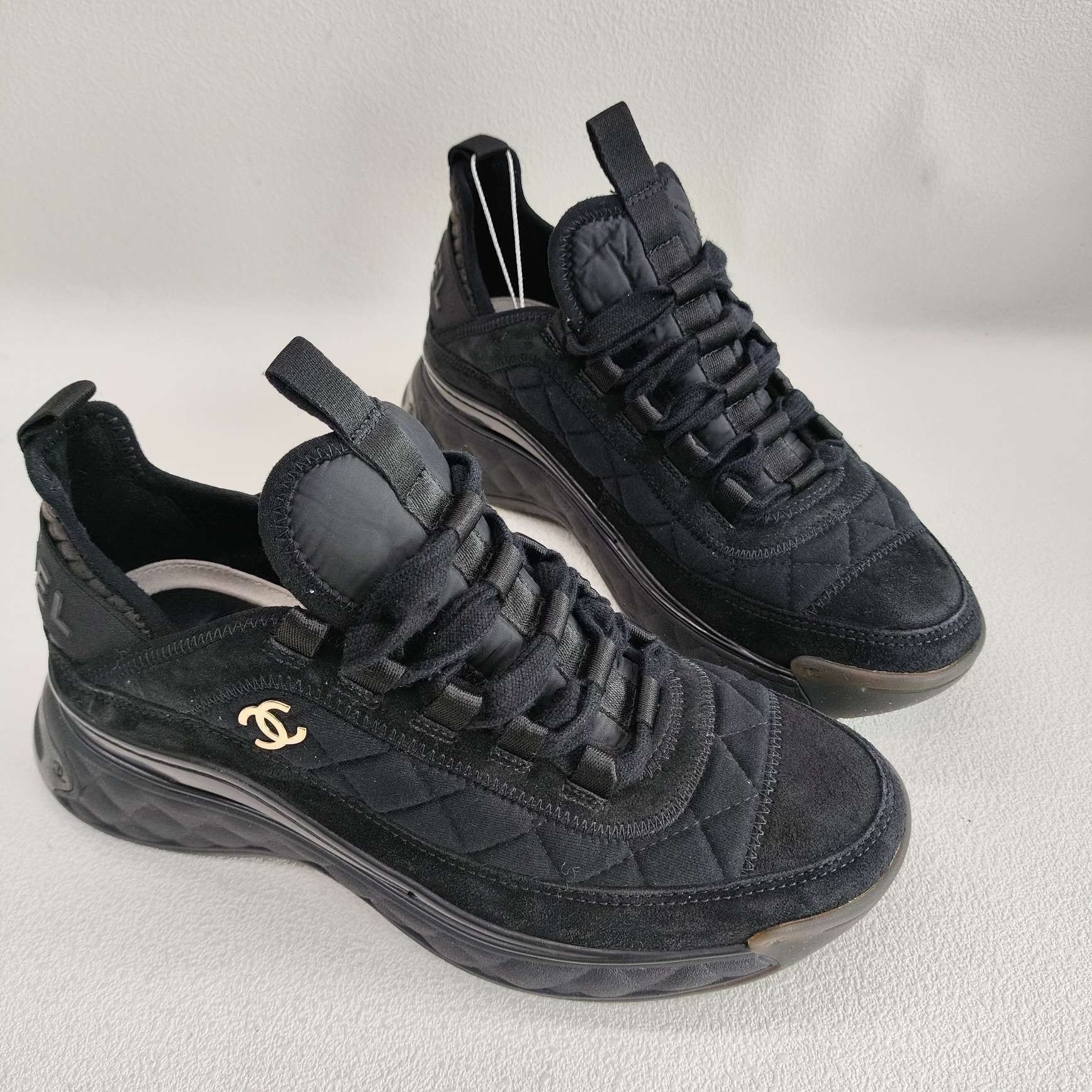 Chanel Chanel Quilted Suede Low-Top Sneakers Size 36 Size US 6 / IT 36 - 4 Thumbnail