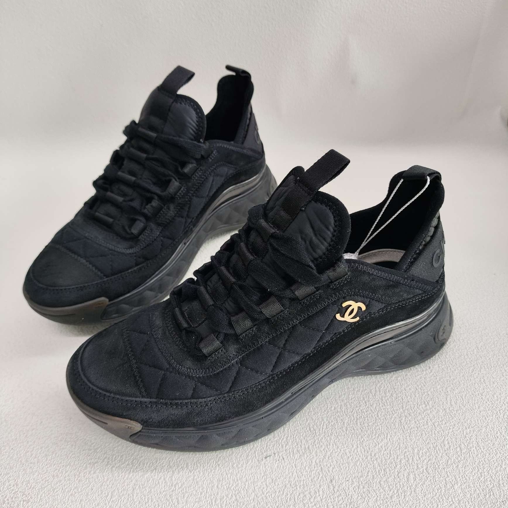 Chanel Chanel Quilted Suede Low-Top Sneakers Size 36 Size US 6 / IT 36 - 2 Thumbnail