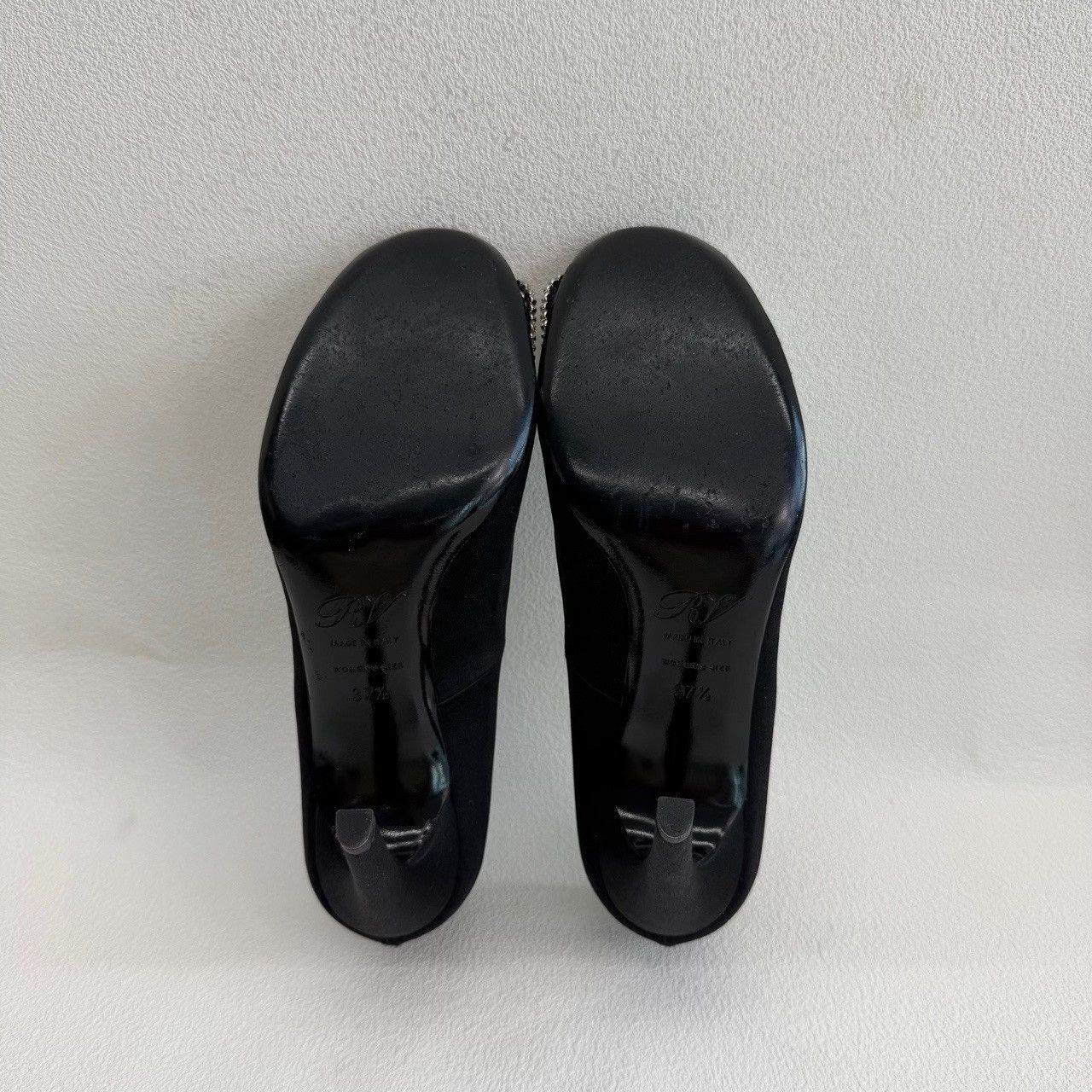 Roger Vivier Roger Vivier Crystal Buckle Satin Pumps Size 37.5 Size US 7.5 / IT 37.5 - 8 Thumbnail