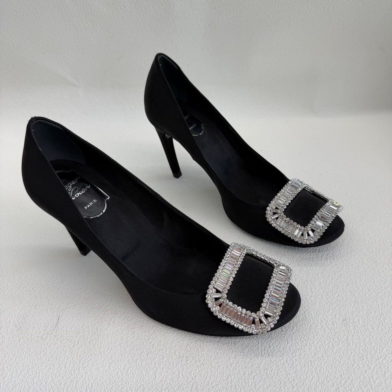 Roger Vivier Roger Vivier Crystal Buckle Satin Pumps Size 37.5 Size US 7.5 / IT 37.5 - 4 Thumbnail