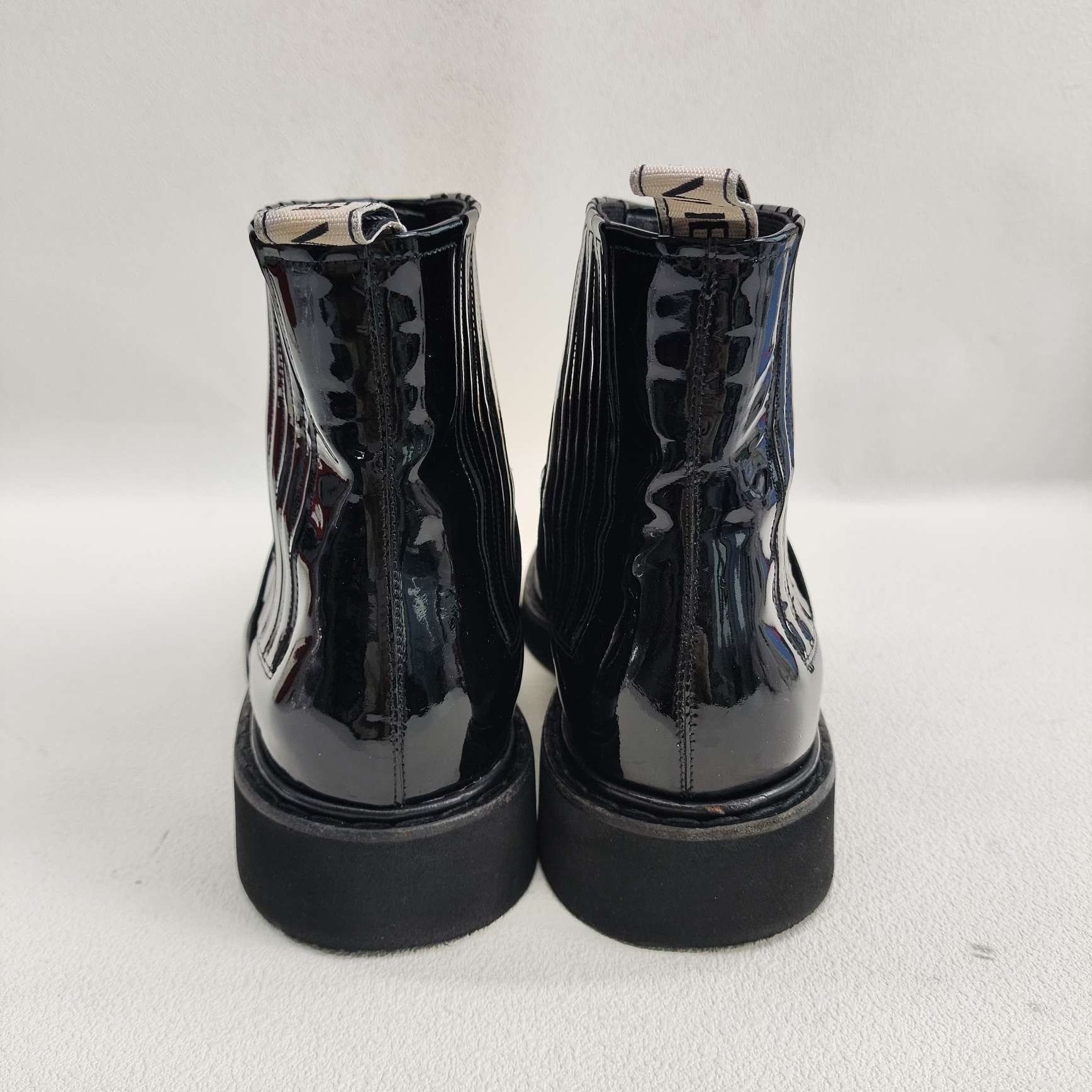 Roger Vivier Roger Vivier Crystal Buckle Chelsea Boots Size 39 Size US 9 / IT 39 - 6 Thumbnail