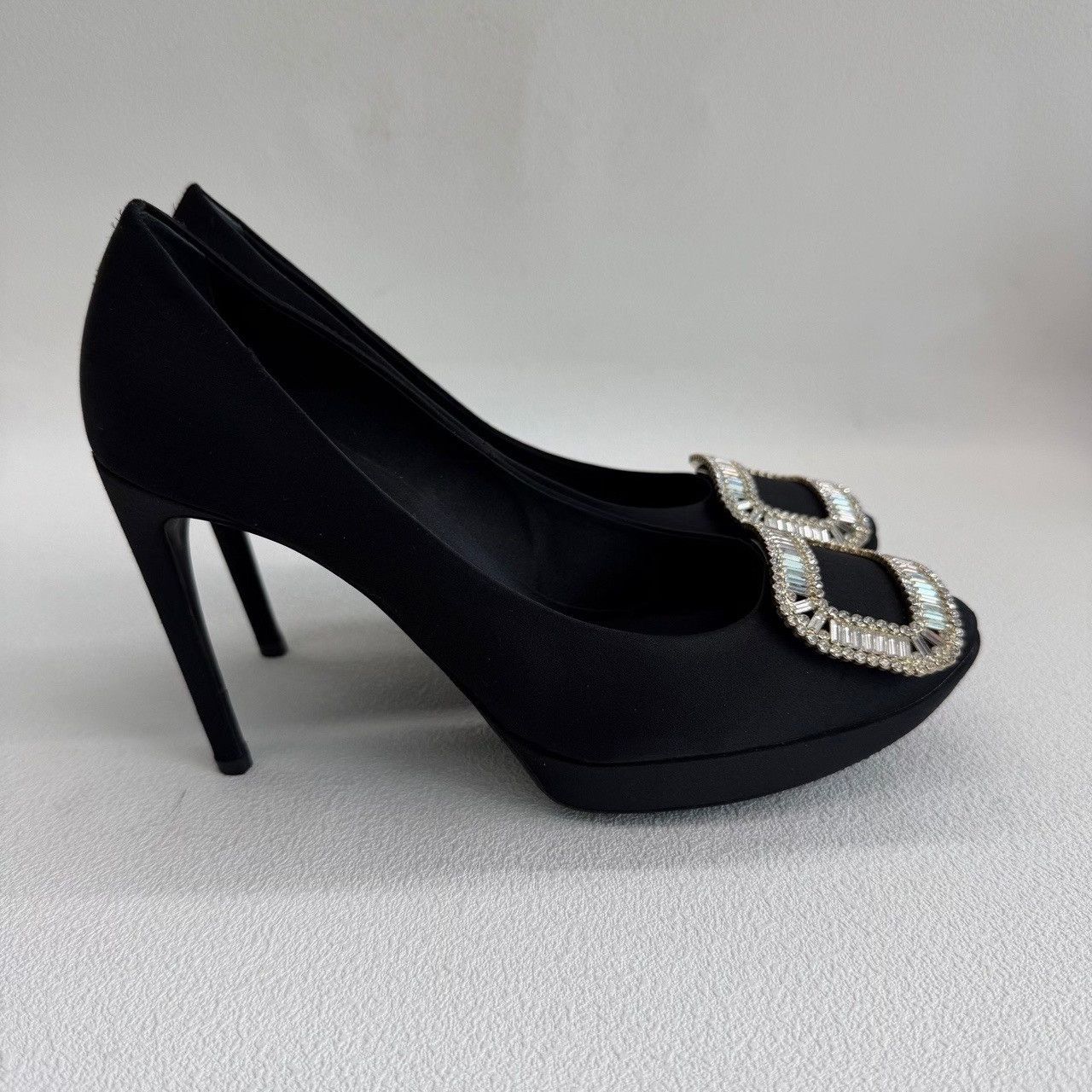 Roger Vivier Roger Vivier Crystal Buckle Satin Heels Size 39 Size US 9 / IT 39 - 5 Thumbnail