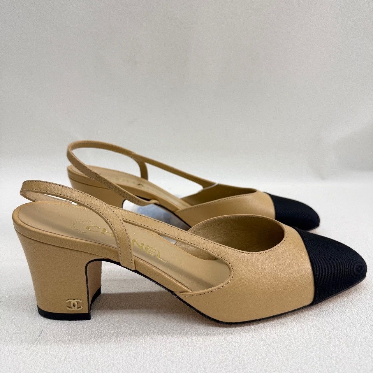 Chanel Chanel Two-Tone Slingback Heels Size 37 Size US 7 / IT 37 - 5 Thumbnail