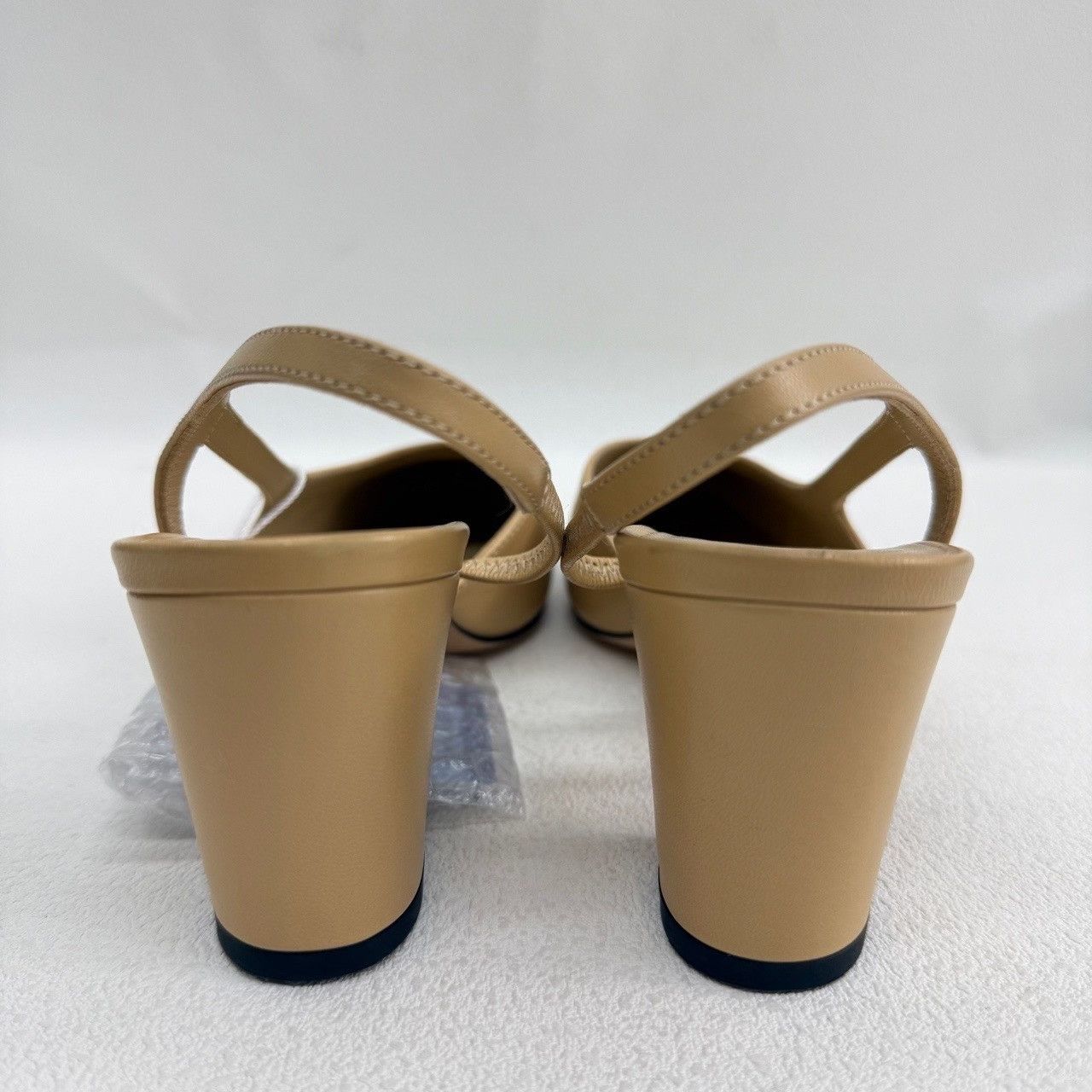 Chanel Chanel Two-Tone Slingback Heels Size 37 Size US 7 / IT 37 - 8 Thumbnail