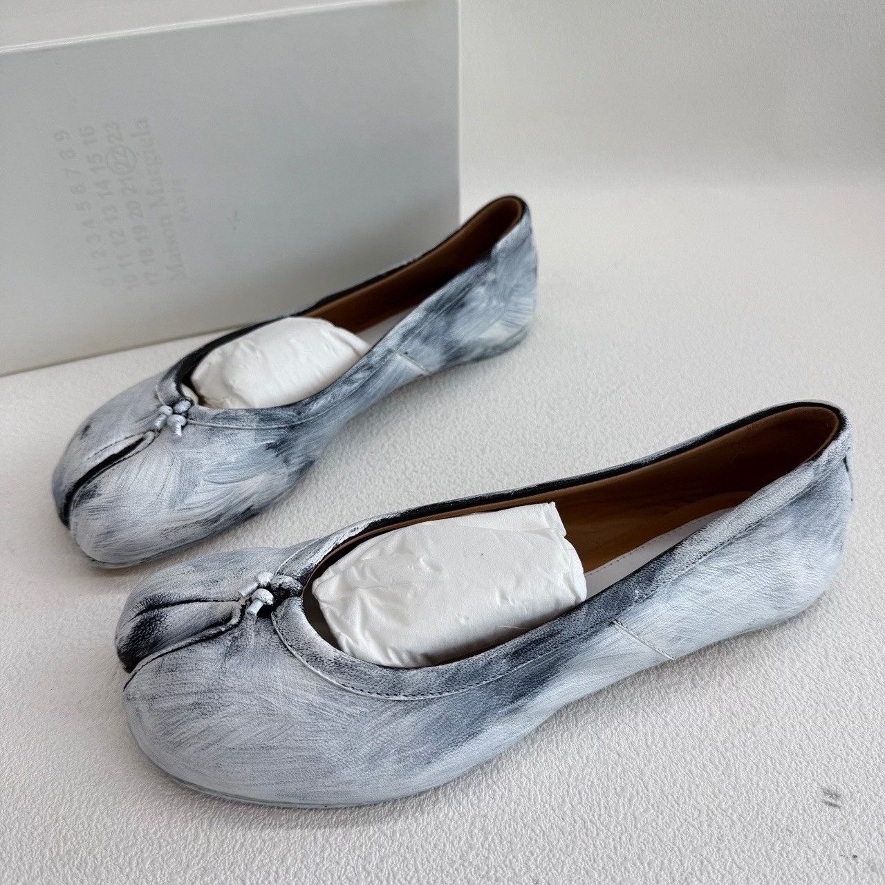 Maison Margiela Maison Margiela Painted Tabi Flats Size 35 Size US 5 / IT 35 - 3 Thumbnail