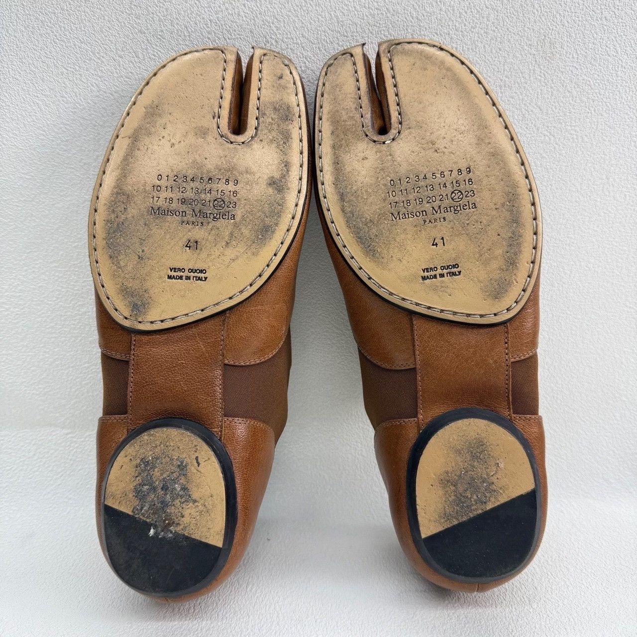 Maison Margiela Maison Margiela Brown Tabi Leather Slip Ons Size US 8 Size US 8 / EU 41 - 7 Thumbnail