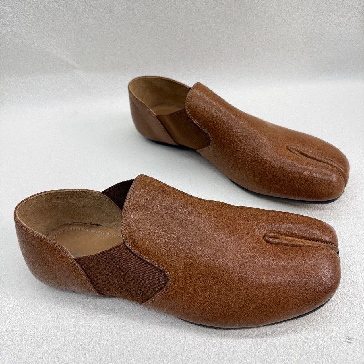Maison Margiela Maison Margiela Brown Tabi Leather Slip Ons Size US 8 Size US 8 / EU 41 - 4 Thumbnail