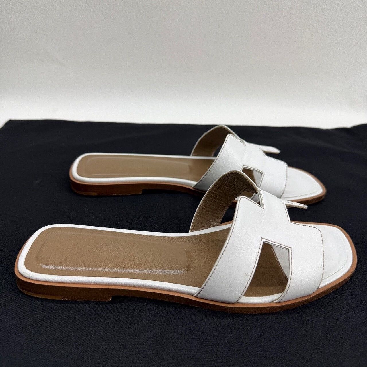 Hermes Hermès Oran Leather Sandals White Size 37 Size US 7 / IT 37 - 5 Thumbnail