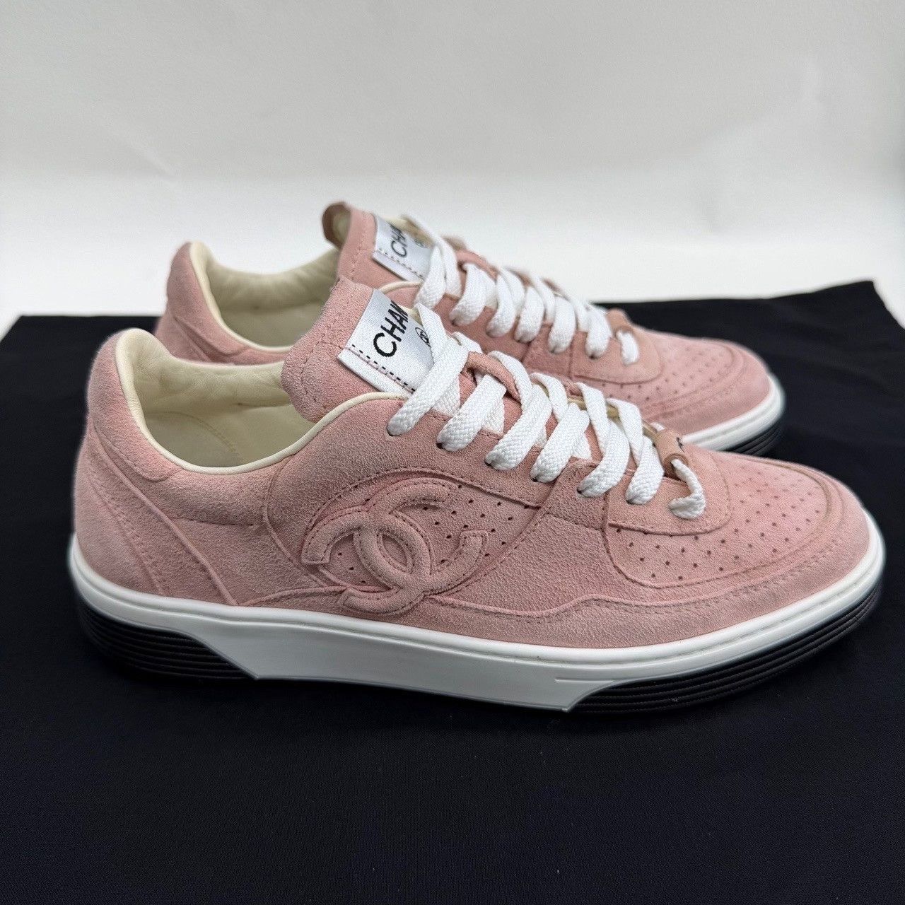 Chanel Chanel Pink Suede CC Logo Sneakers Size 37.5 Size US 6.5 / IT 36.5 - 5 Thumbnail