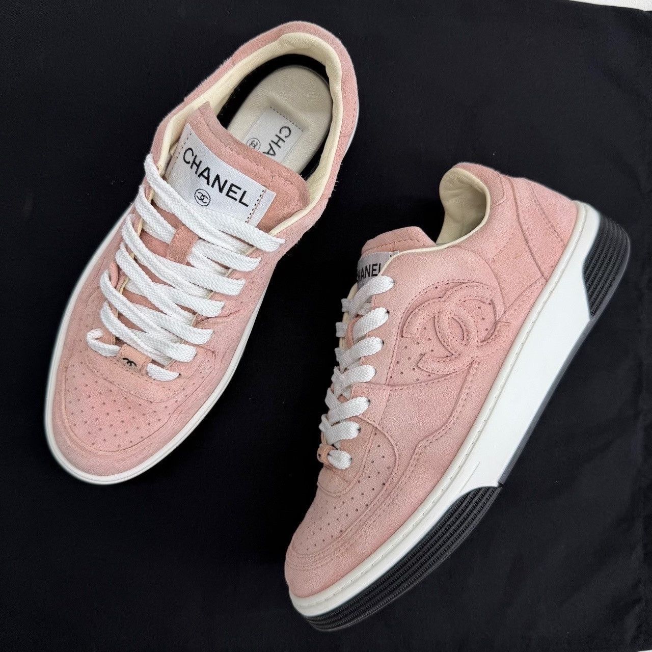 Chanel Chanel Pink Suede CC Logo Sneakers Size 37.5 Size US 6.5 / IT 36.5 - 9 Thumbnail