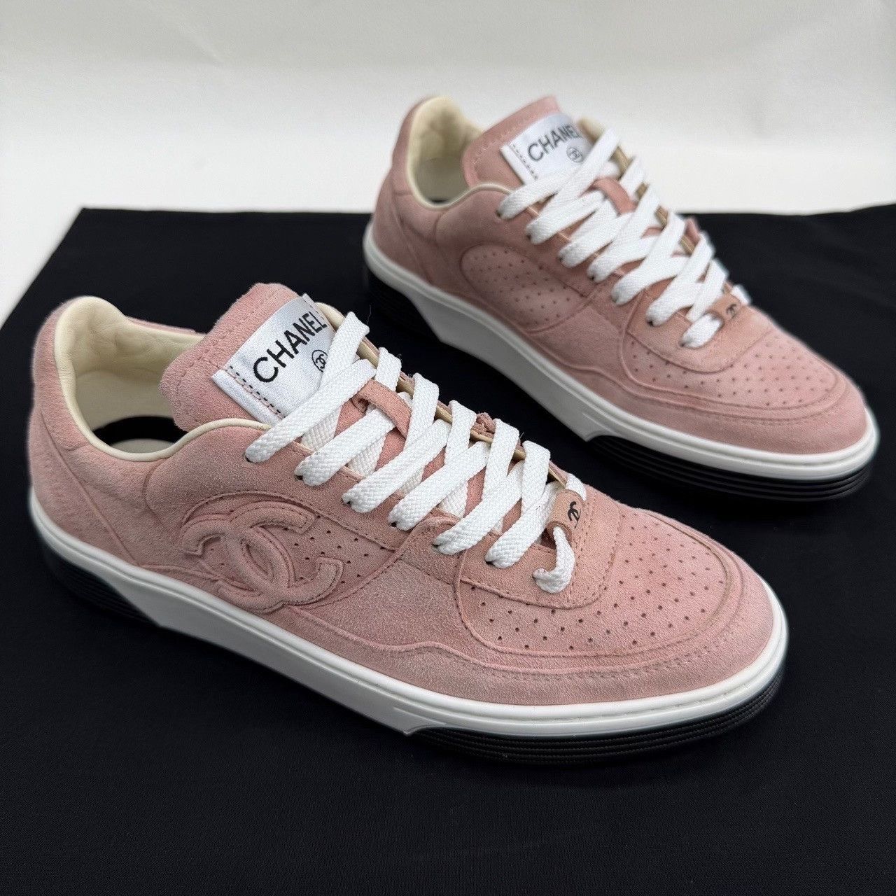 Chanel Chanel Pink Suede CC Logo Sneakers Size 37.5 Size US 6.5 / IT 36.5 - 4 Thumbnail