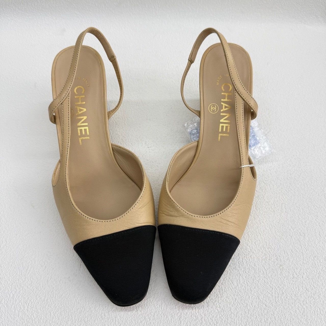 Chanel Chanel Beige and Black Slingback Heels Size 36.5 Size US 5.5 / IT 35.5 - 10 Thumbnail