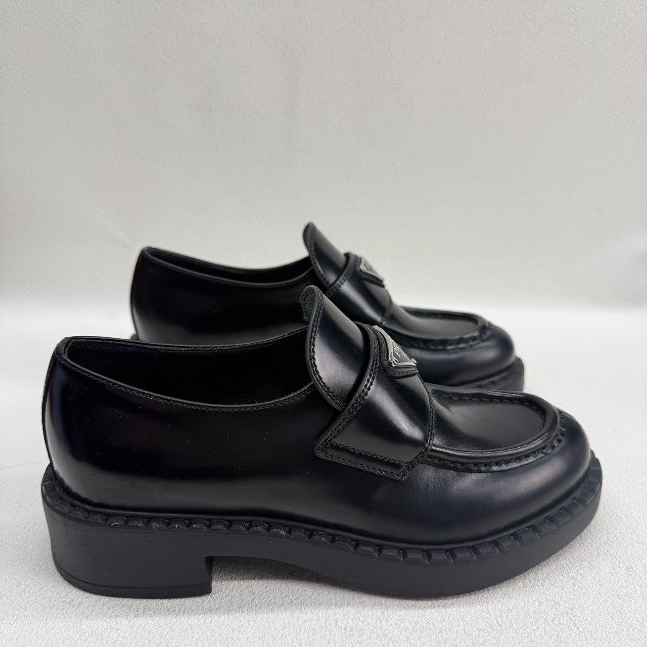 Prada Prada Logo Leather Loafers Size 36 Size US 6 / IT 36 - 5 Thumbnail